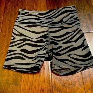 ZYIA Safari Hustle Shorts size small